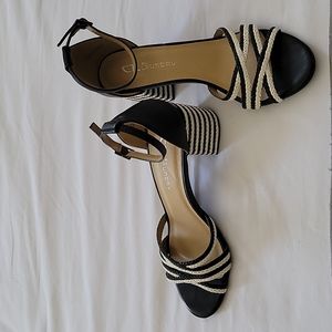 CL by Laundry Black and white strap sandal size 6.5